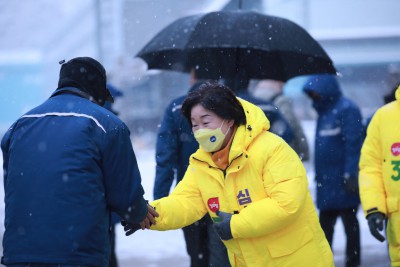 아침 출근길 인사나선 심상정 정의당 대선후보