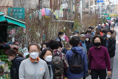 '오늘은 식목일' 붐비는 꽃시장