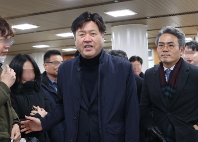 '불법 정치자금 수수' 김용 1심 징역 5년...유동규 무죄