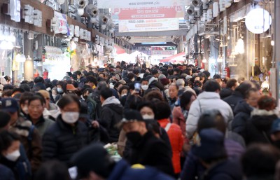 설 명절 앞두고 붐비는 경동시장