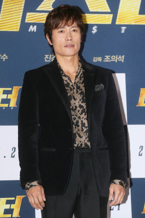 <b>이병헌</b> 측, MAMA 뒤풀이 <b>스킨십</b> 논란 해명 "<b>이민정</b> 아는 가족 같은 분" ...