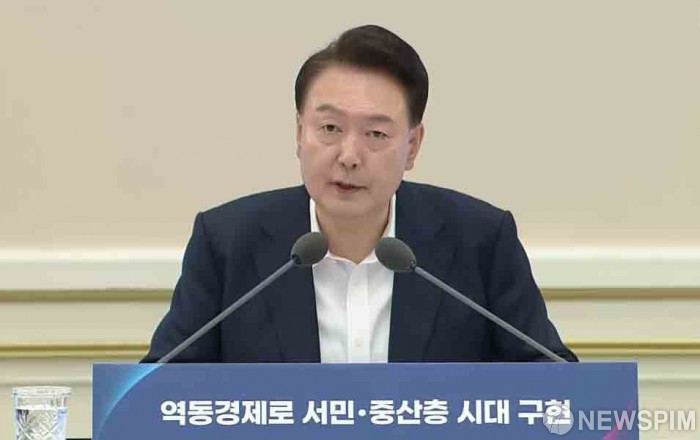 尹대통령 "25조원 규모 소상공인 대책…현금 나눠주기 아닌 맞춤형 지원"