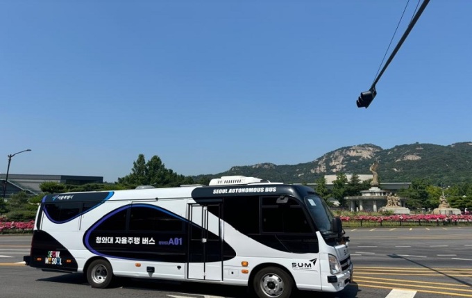 首尔青瓦台无人驾驶巴士恢复运行 可刷交通卡或气候同行卡