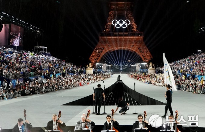 3시간짜리 '올림픽 갈라쇼'... 파리, 세계를 홀리다
