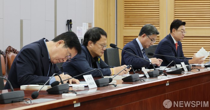 각막기증 희망신청서 작성하는 박종태 - 박주민 - 김성환 - 김선원 의원