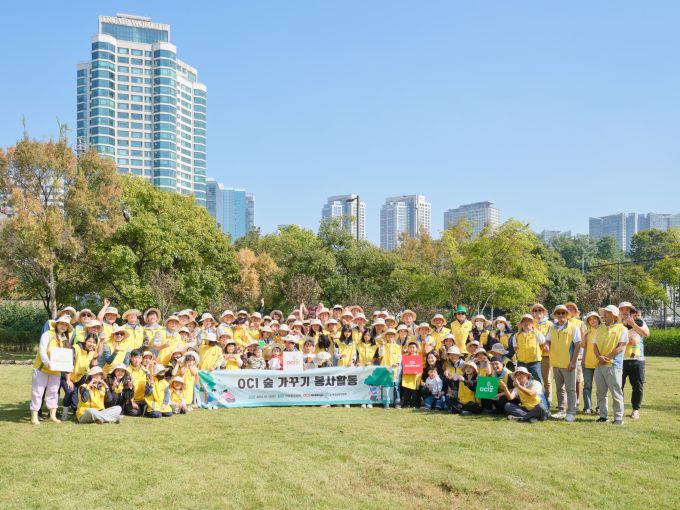 OCI홀딩스, 임직원들과 'OCI 숲 가꾸기' 봉사활동 성료