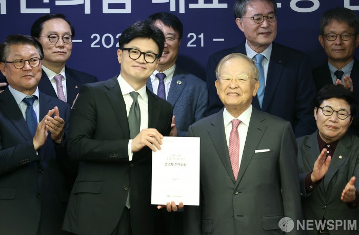 경영계 건의사항 전달받은 한동훈 대표