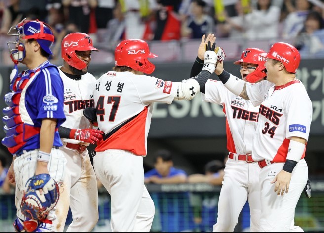 [프로야구] 7회 4득점... KIA, 2박3일 KS 1차전 5-1 역전승