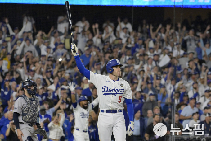 [MLB] 프리먼, 연장 역전 끝내기 만루홈런…다저스 먼저 웃었다