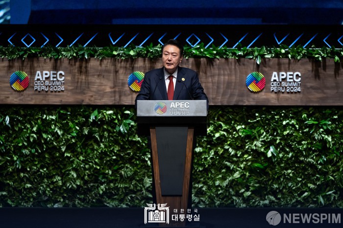 APEC 정상회의 CEO 서밋, 기조연설하는 윤 대통령