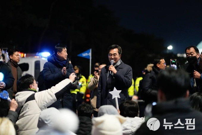 김동연 "위대한 국민의 승리...내란 열 하루 만에 내란 수괴 탄핵시켜"