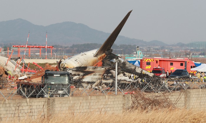 제주항공참사 '셀프조사' 비판 국토부, 사조위서 손 뗀다...장만희 위원장 사임