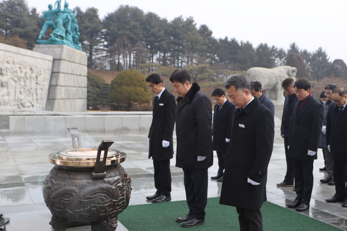 김영신 기정원 원장, 대전 현충원 참배…"중소벤처기업 혁신 지원 총력"