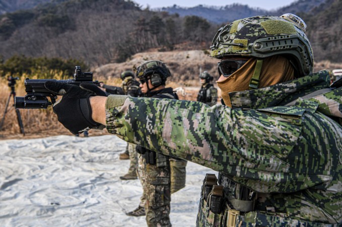 '일격필살' 해병대·육군·공군 '합동 대테러 저격사격 훈련'