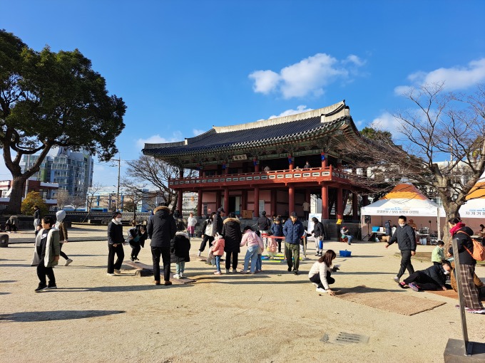 제주목 관아, 설 연휴 민속놀이의 향연...전통과 현대의 조화