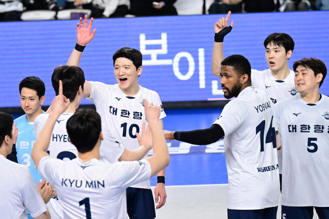 [프로배구] 대한항공, 조원태 회장 앞에서 현대캐피탈 1위 확정 저지