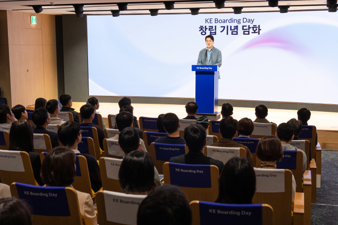 대한항공, 新기업가치 'KE 웨이'…조원태 회장 "사랑받는 항공사 되길"