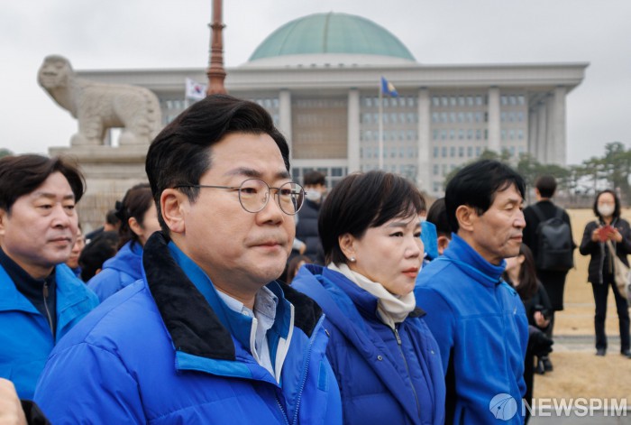 굳은 표정의 박찬대 원내대표