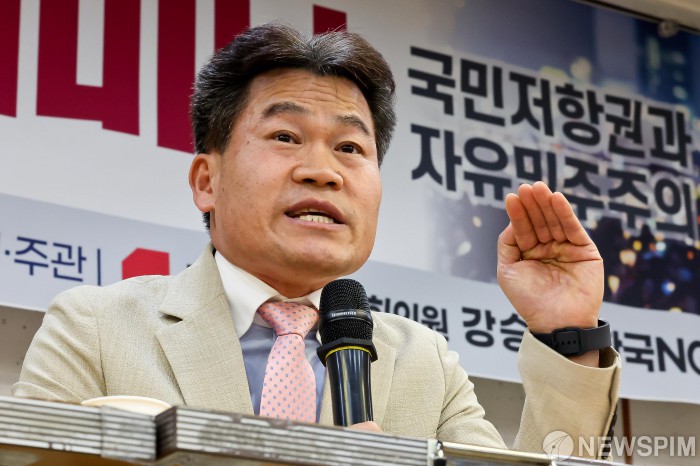 '탄핵 반대' 일타 강사 전한길, '보수 아이콘' 급부상 이유는