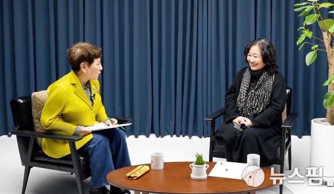 [셀럽에 길을 묻다] 새 시집 펴낸 문정희... 오후 4시 뉴스핌TV 방송