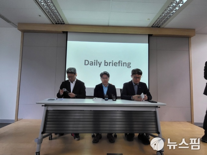 SKT "유심보호서비스 1714만명 가입…'유출정보 판매글', 해킹과 무관"