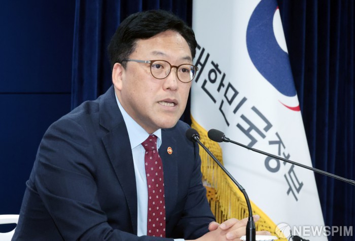 출입기자단 월례 간담회, 발언하는 김병환 금융위원장