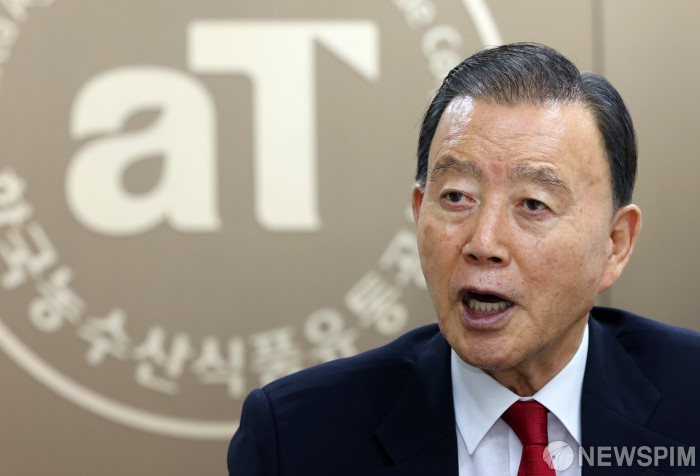 [인터뷰] 홍문표 aT 사장 "기후변화로 식량위기…K-푸드, 반도체처럼 키워야"