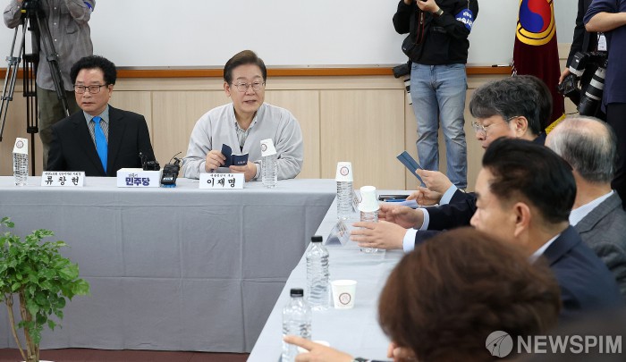 [선택 2025] 이재명, 어버이날 맞아 기초연금 부부감액·어르신 돌봄 국가책임제 등 정책 발표