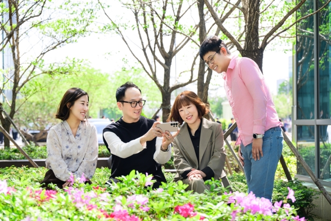 "구글과 밤샘 개발"…갤럭시 S25, 피부색까지 잡았다