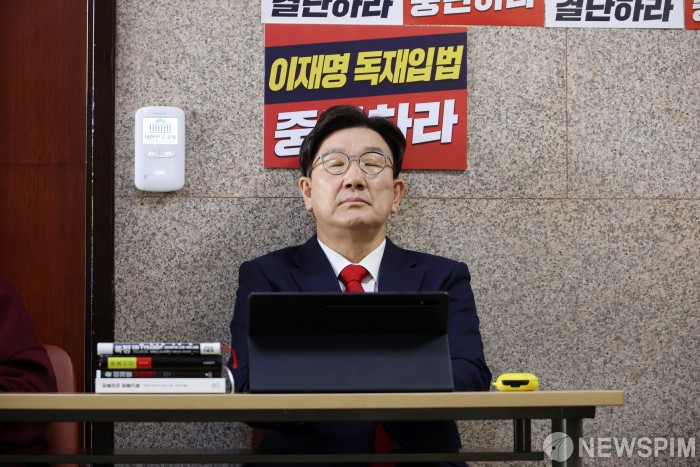 권성동, 김문수 후보 단일화 촉구하며 단식 농성 돌입