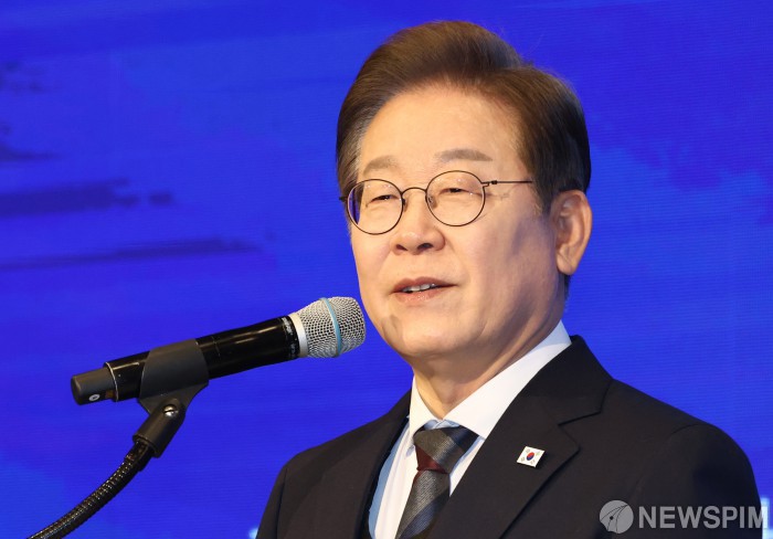 [선택 2025] 이재명 "장기보유 주식 세제 혜택 바람직…5년 내 코스피 5000 가능"