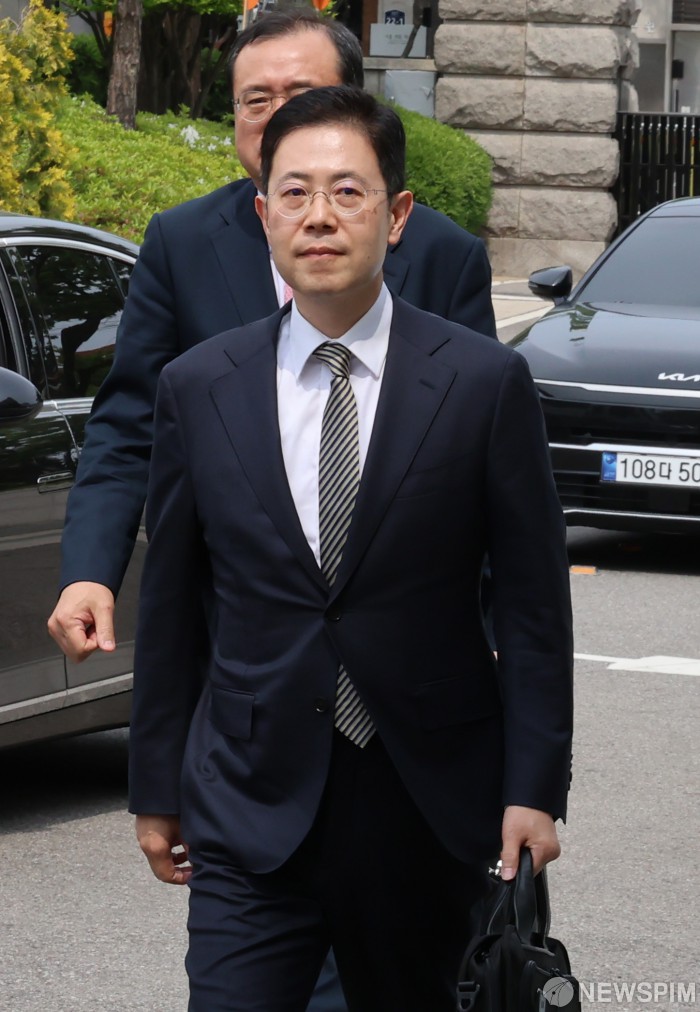헌재 대심판정으로 이동하는 손준성 검사장