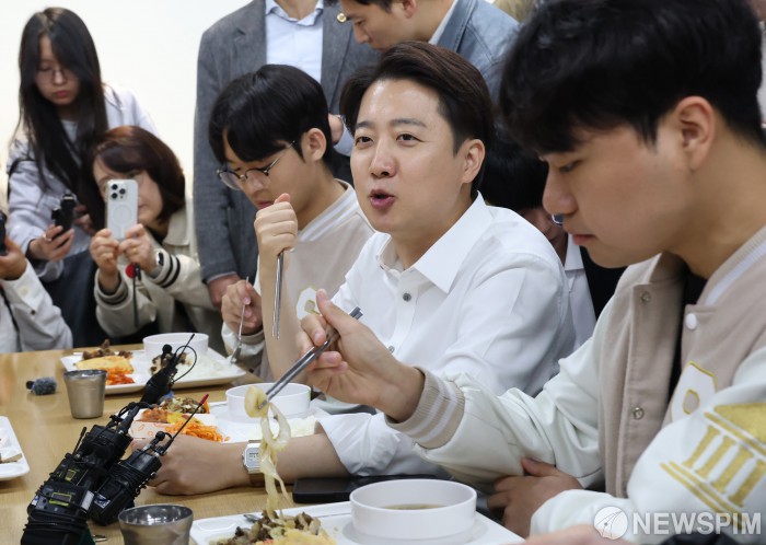 [선택 2025] 이준석, 이재명 '농어촌 수당' 지적…"文 소득주도성장과 뭐가 다른가"