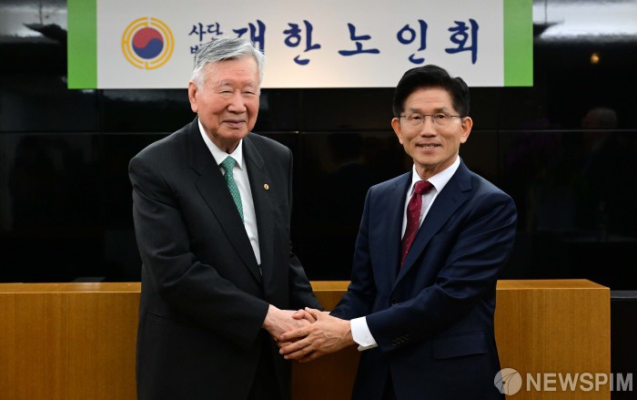 [선택 2025] 김문수 "노인 일자리 사업 확대…노령연금 감액 제도 폐지"