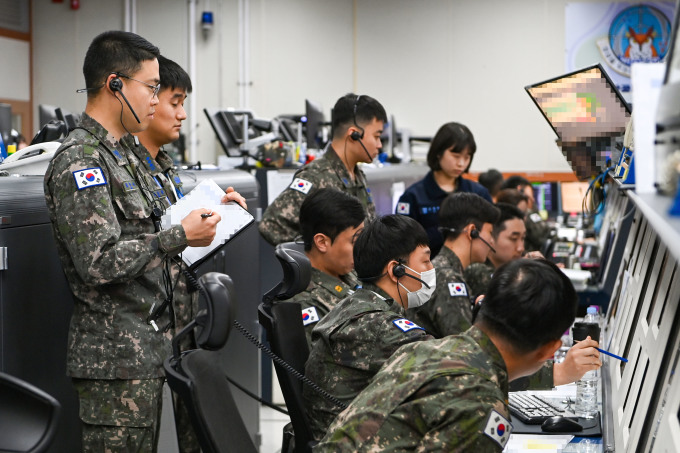 [특전기자가 간다] 하늘은 잠들지 않는다…오산 KAOC, 영공 방어의 눈
