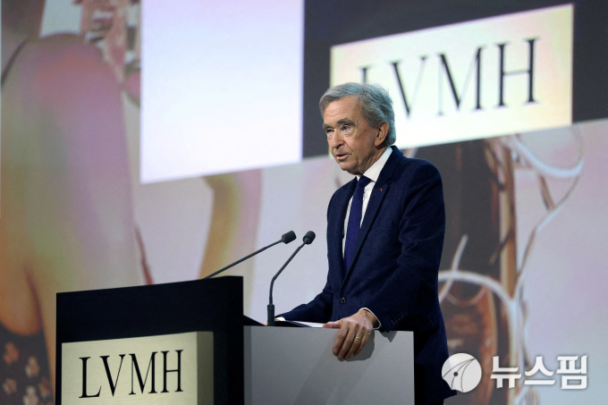 아르노 LVMH 회장 "트럼프에 위협은 안 통해… 양보를 전제로 협상해야"