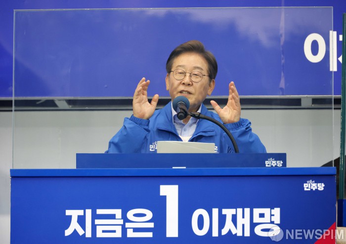 [선택 2025] 이재명, '盧·文 멘토' 송기인 신부 예방..."배만 부르면 되는 게 아니다"