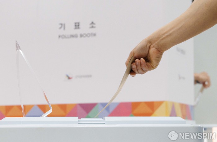 【组图】韩国民众积极参与第21届总统选举缺席投票