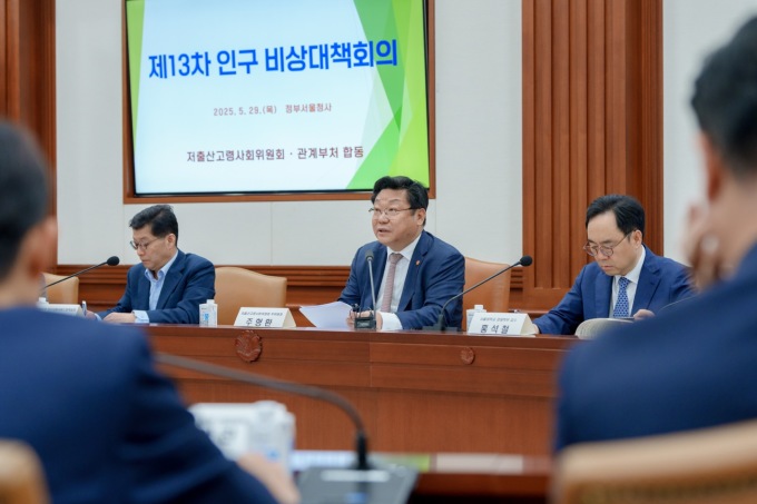 154조 '치매머니' 발병 단계별 관리…후견인·신탁제 확대