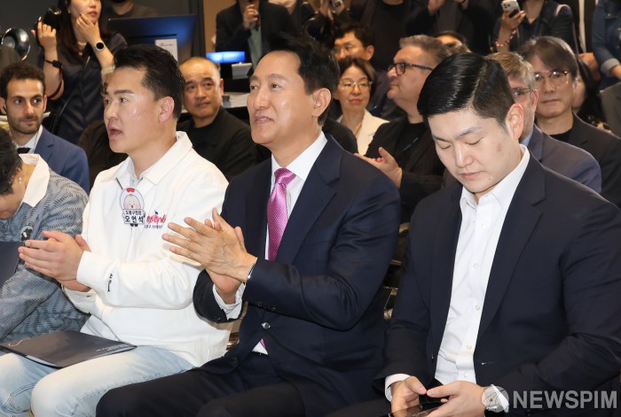서울시립사진미술관 개관식 박수 보내는 오세훈 서울시장