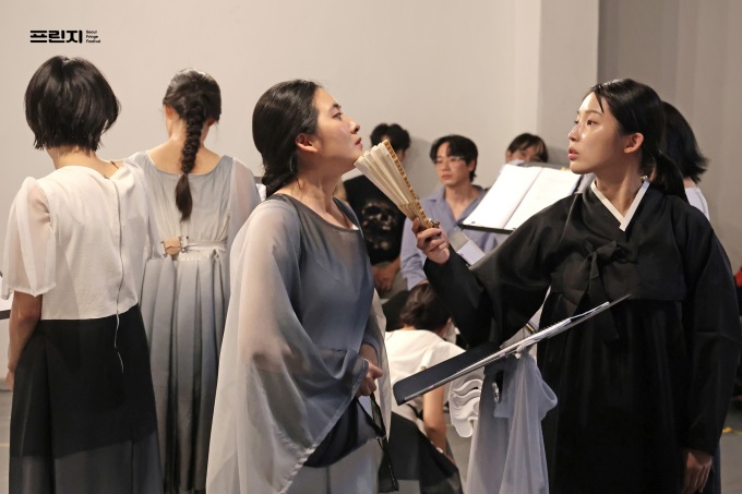 억압과 편견에 맞서는 소수자들, 연극 '베르나르다 뎐'