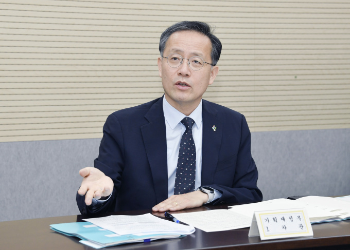 이형일 기재부 직무대행 "무거운 책임감 느껴…경제 살리기에 매진"