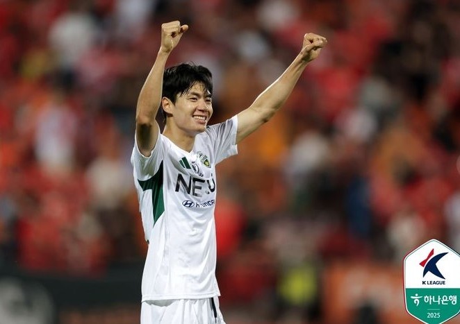 [프로축구] '<b>전진우 12호골</b>' 전북, 강원에 3-0… 서울, 광주에 3-1