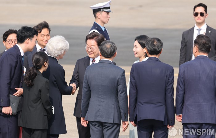 [G7정상회의] 李대통령, 첫 정상회담 파트너는 남아공…"에너지 협력 확대"