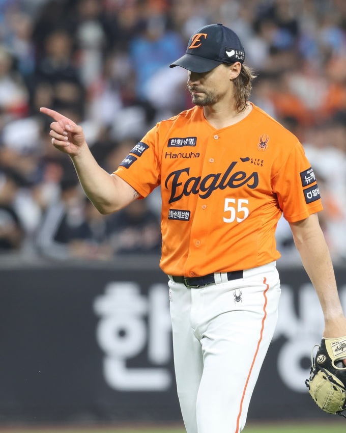 [프로야구] 와이스도 폰세처럼 9승…선두 한화, 롯데 꺾고 5연승 신바람