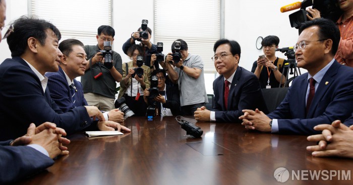 국민의힘, '법사위원장' 사수 총력…巨與 입법 독주 막을 최후 수단