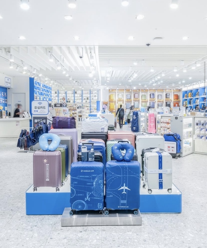 "비행 전 쇼핑 하세요"…대한항공 굿즈, 인천공항 상륙