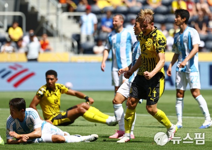 '<b>조현우 선방쇼</b>' 울산, 슈팅 28개 때린 도르트문트에 0-1