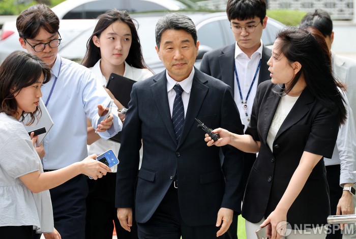 이주호 교육부 장관, 내란 특검 소환조사 출석
