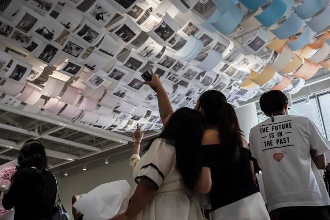관광공사, K드라마 속 사랑의 순간 담은 '러브 챕터' 전시 개최